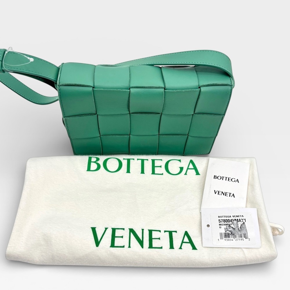 NEW Bottega‎ Veneta Cassette Bag in Mermaid/Gold Leather Crossbody - Picture 4 of 16